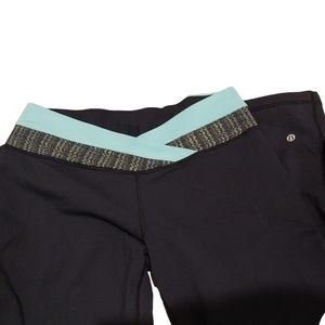 Lululemon Capri cropped leggings. Women's size Large (10). Navy blue.